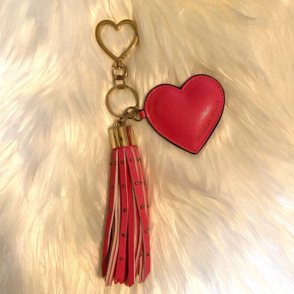 VS-VICTORIA’S SECRET HEART & TASSEL KEYCHAIN-NICE